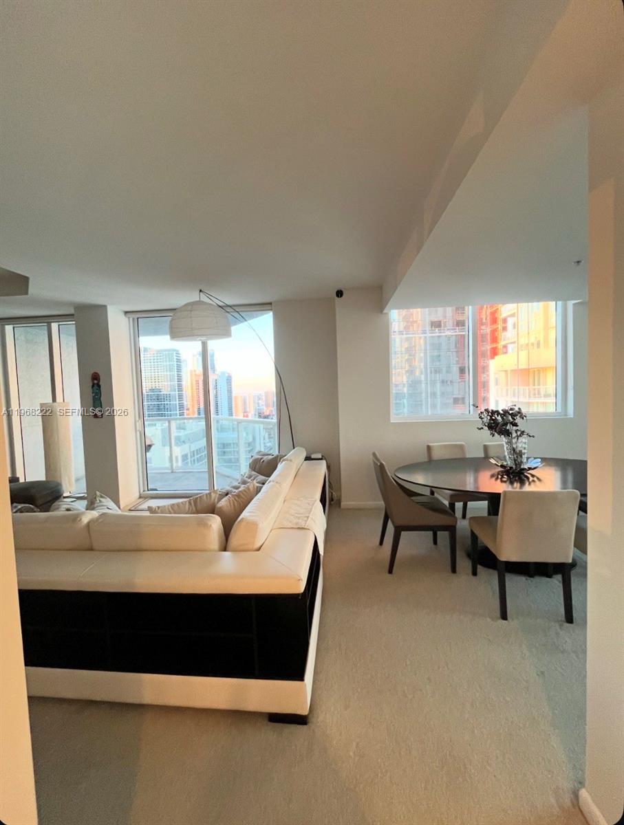 253 NE 2nd St #3903 Miami, FL 33132