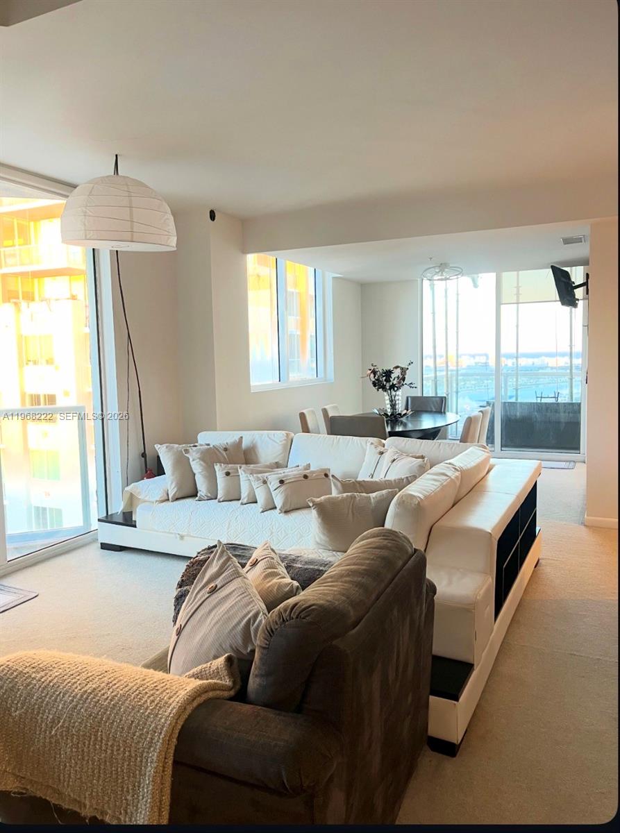 253 NE 2nd St #3903 Miami, FL 33132