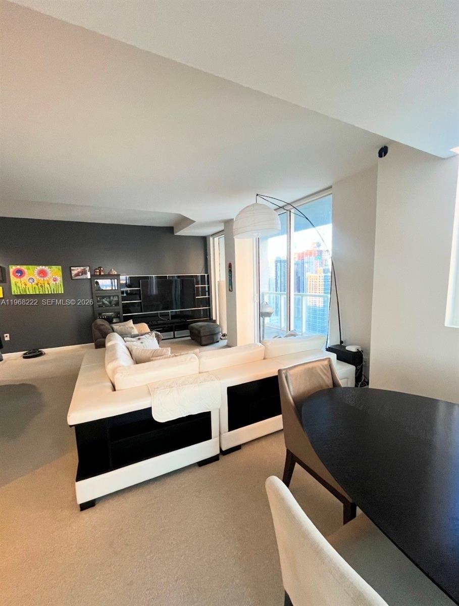 253 NE 2nd St #3903 Miami, FL 33132