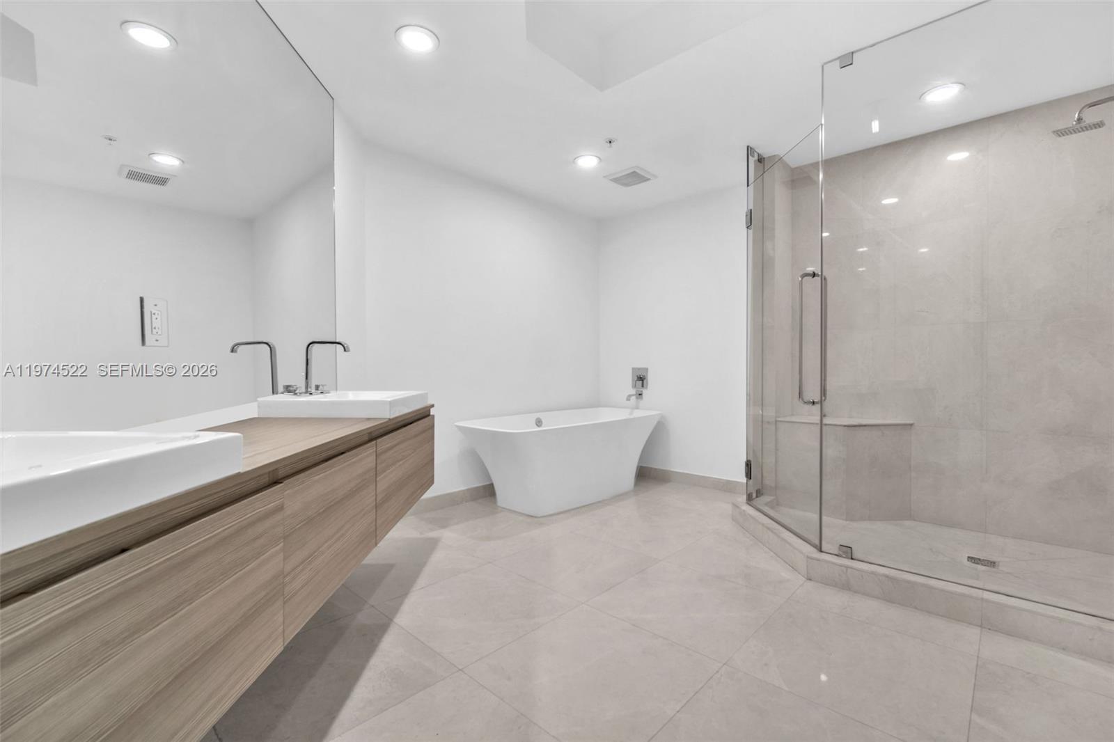 17111 Biscayne Blvd #411 North Miami Beach, FL 33160