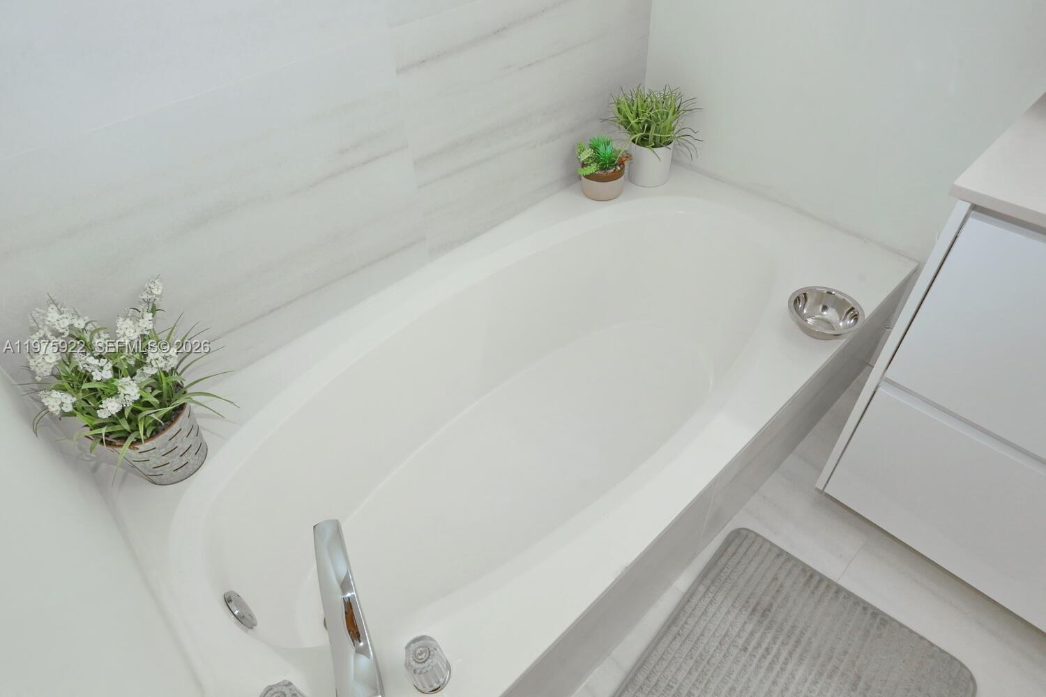 3530 Mystic Pointe Dr #2807 Aventura, FL 33180