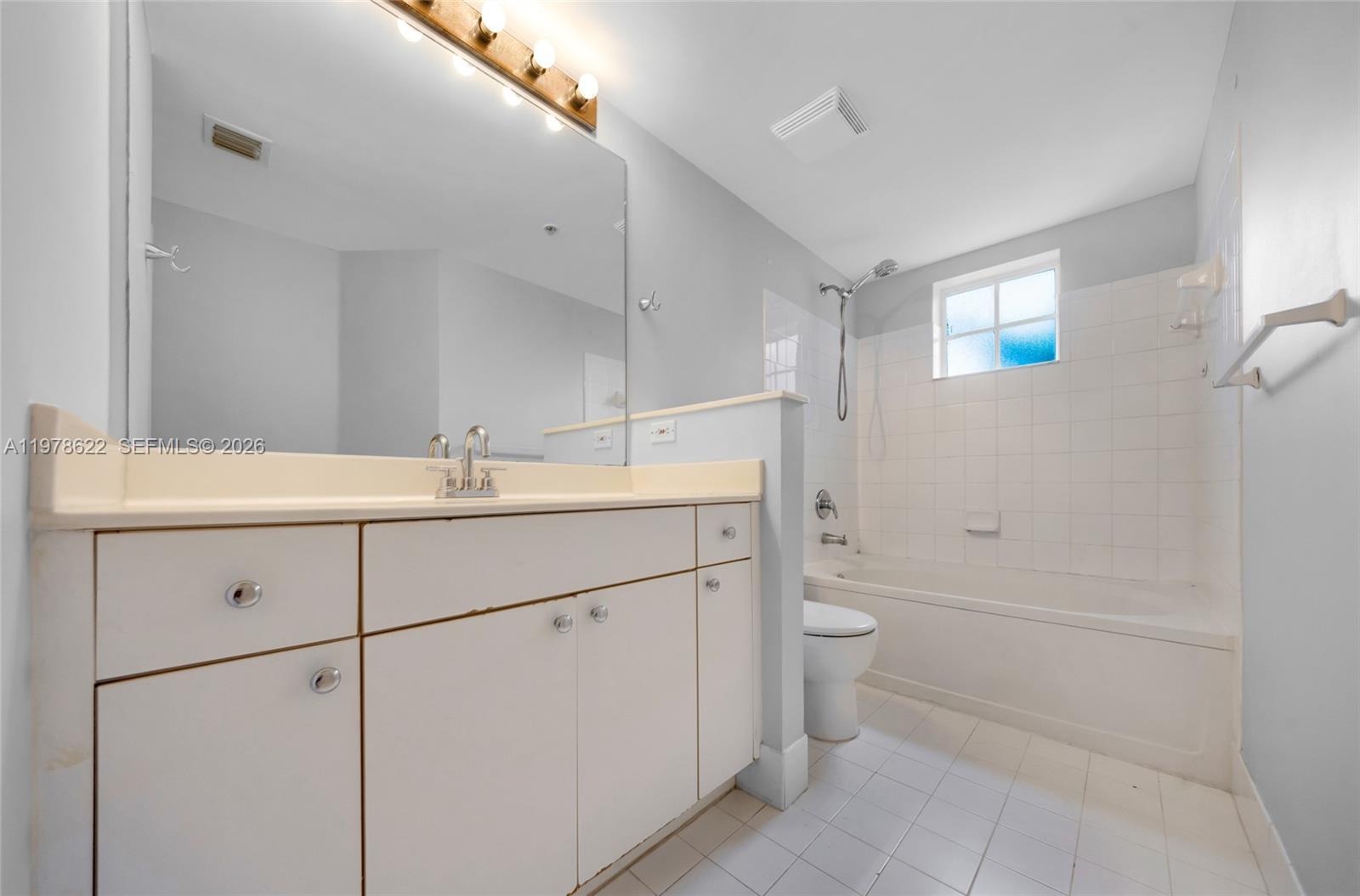 image Porto Bellagio Condo6