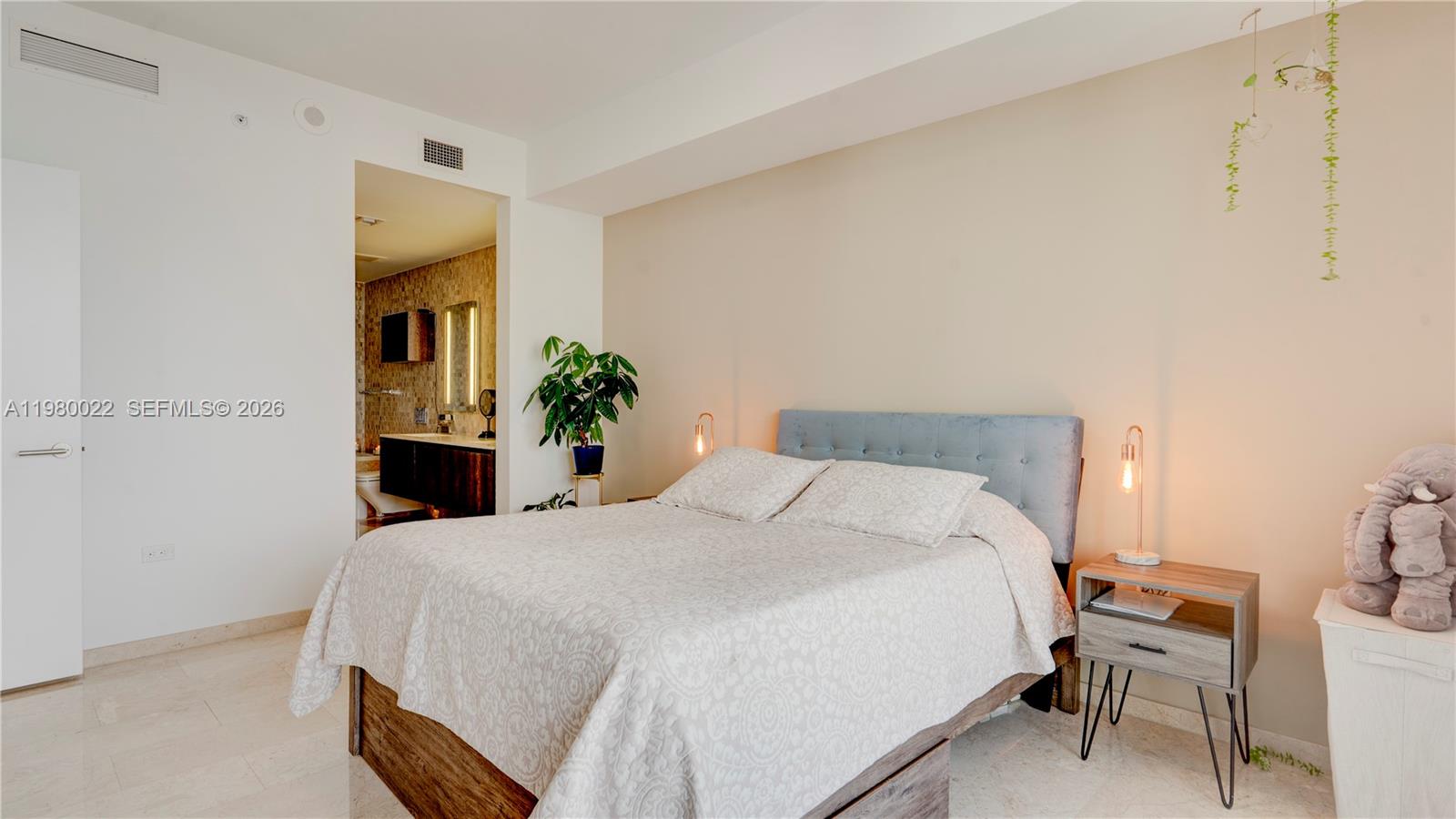 88 SW 7th St #2706 Miami, FL 33130