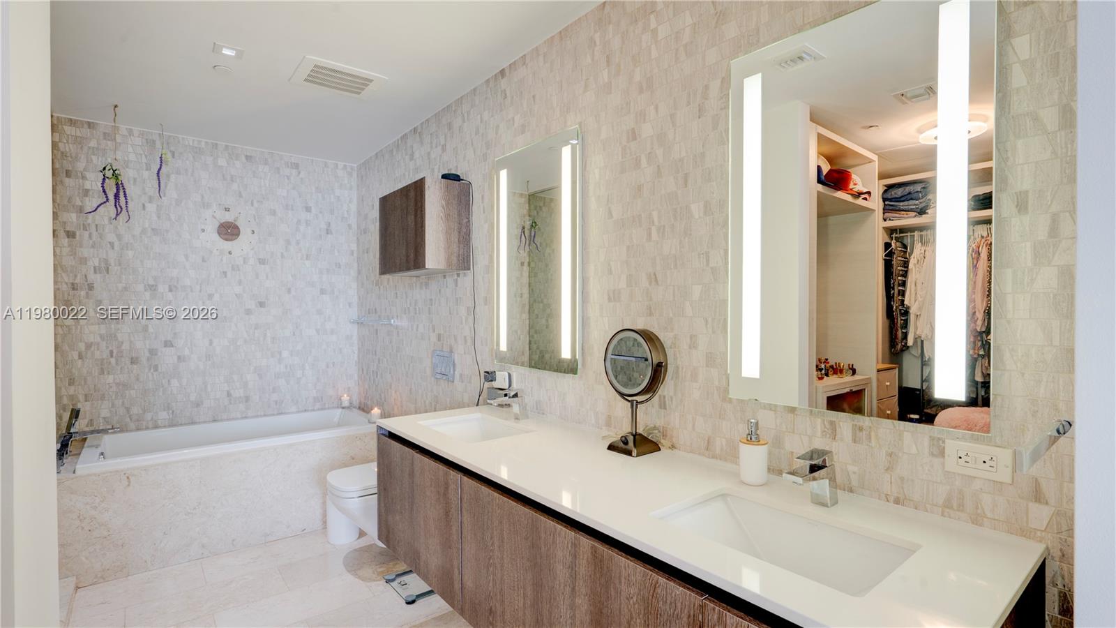 88 SW 7th St #2706 Miami, FL 33130