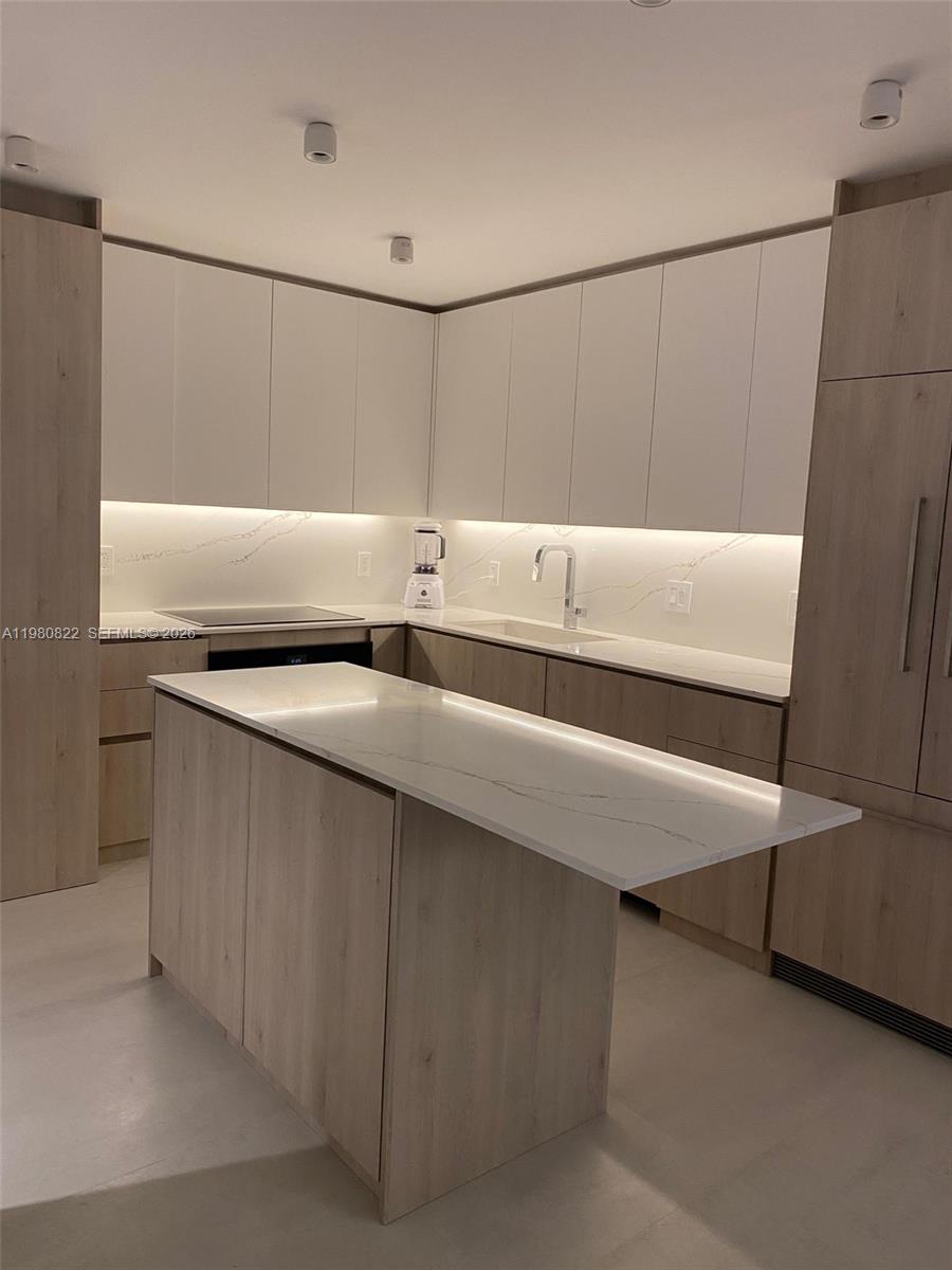 image Brickell Place II5