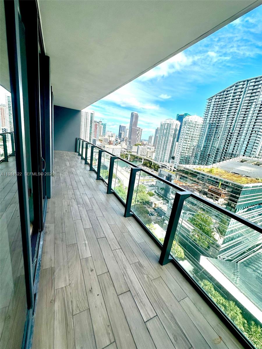 88 SW 7th St #2005 Miami, FL 33130