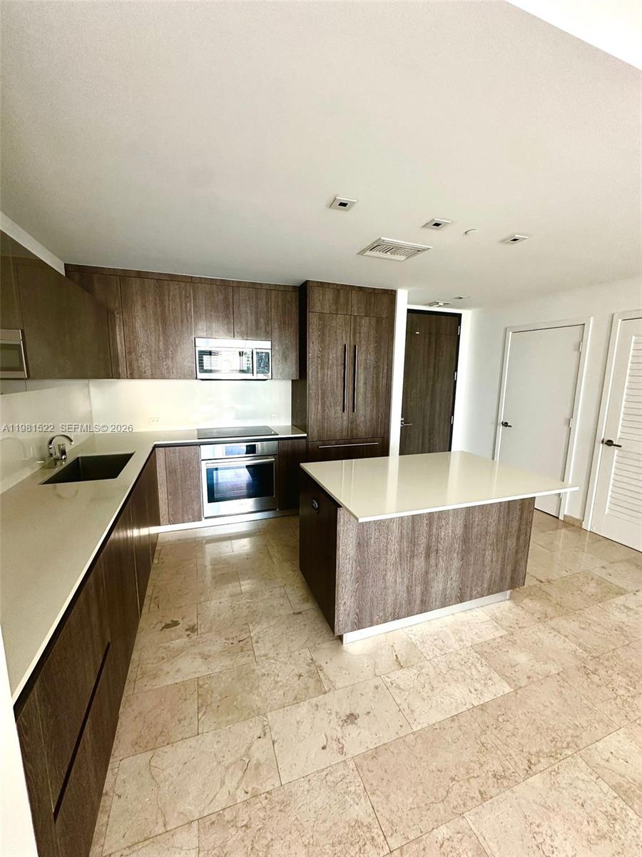 88 SW 7th St #2005 Miami, FL 33130