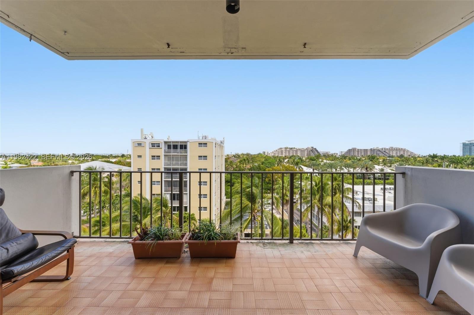 575 Crandon Blvd #707 Key Biscayne, FL 33149