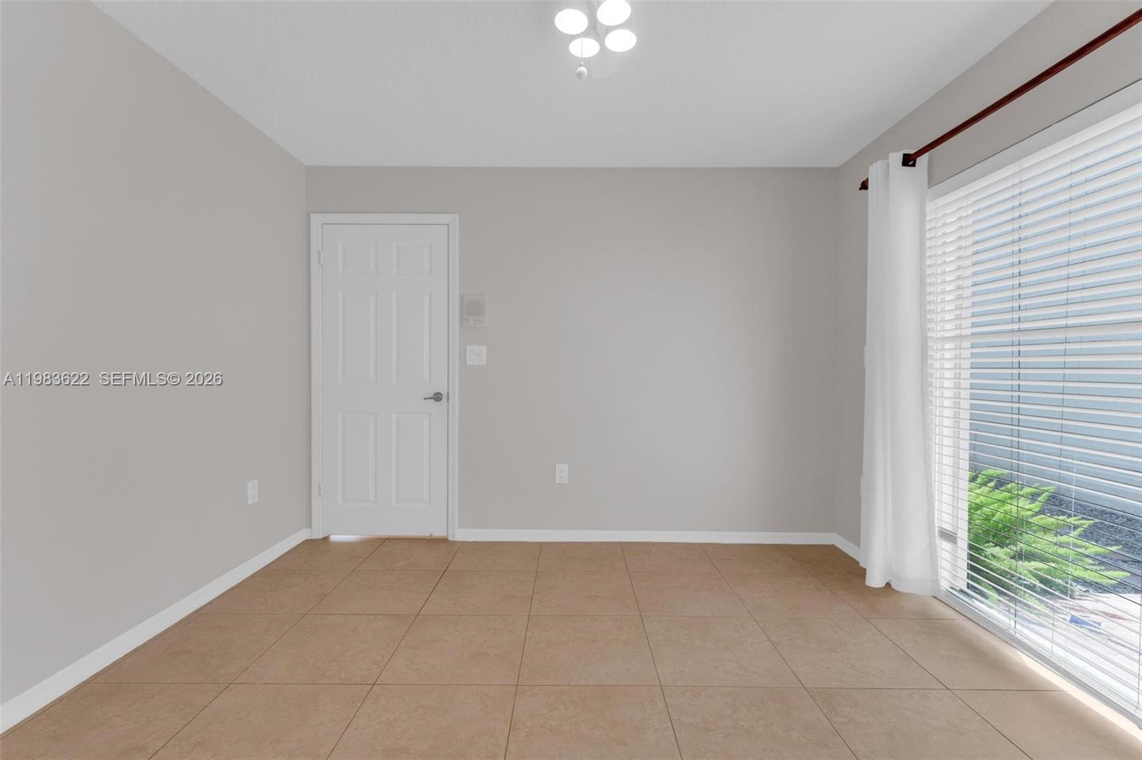 10635 NW 54th St Doral, FL 33178