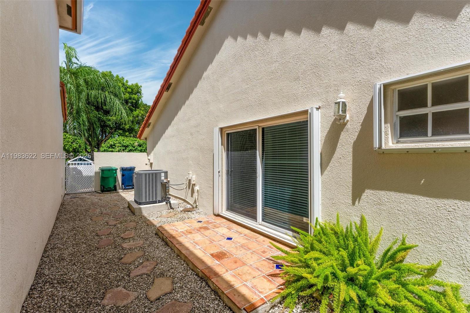 10635 NW 54th St Doral, FL 33178