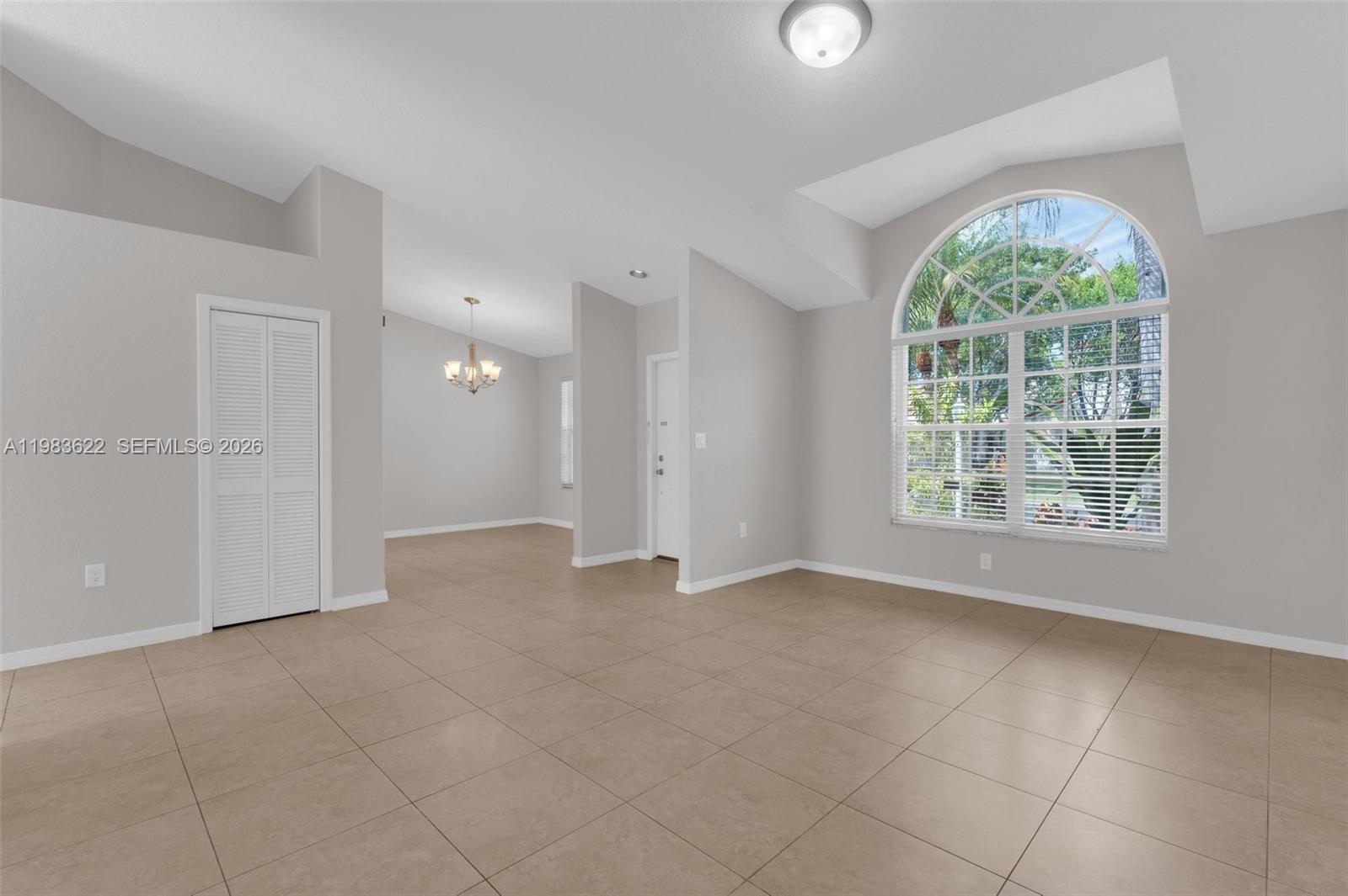 10635 NW 54th St Doral, FL 33178