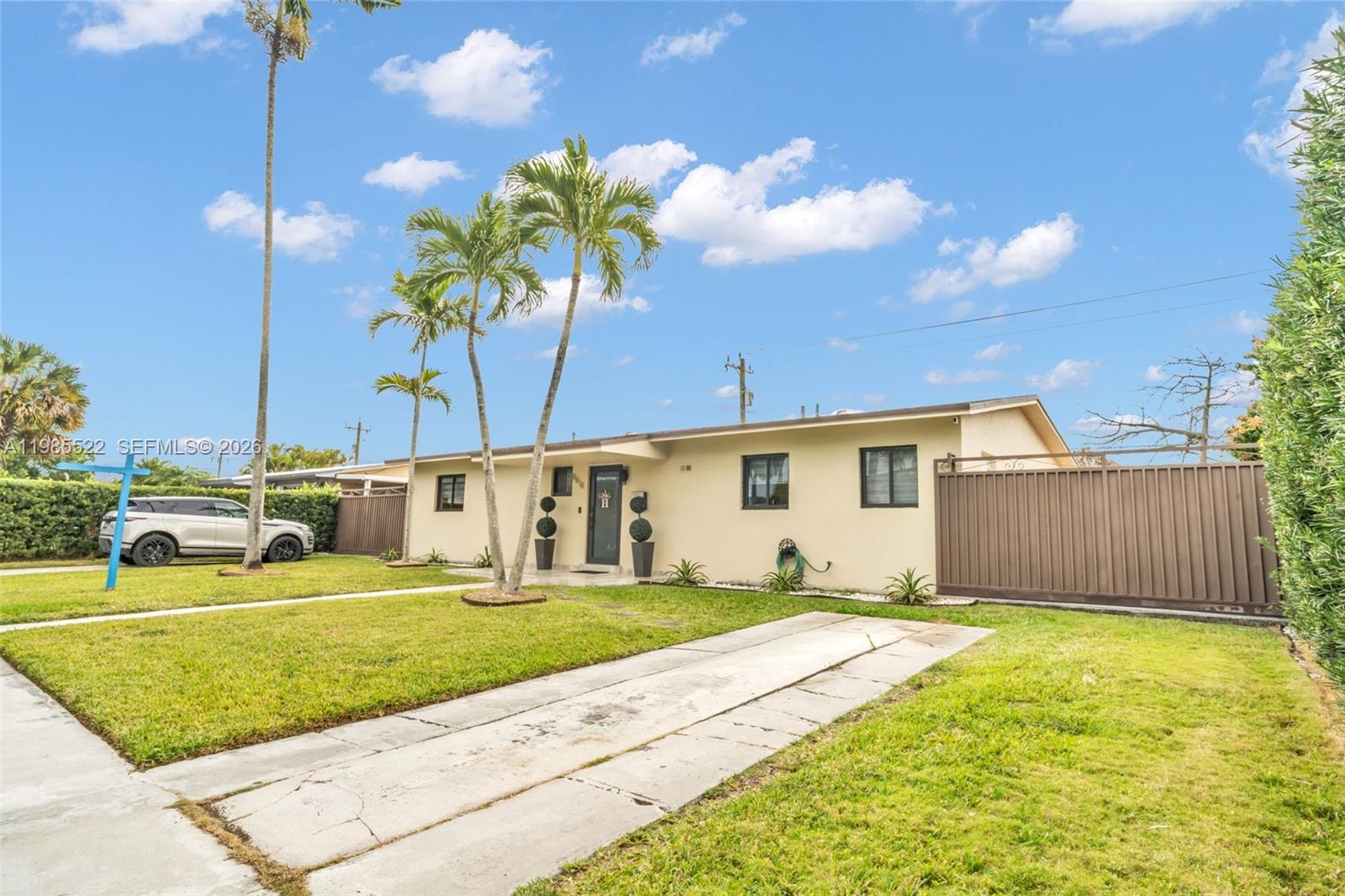 8818 SW 16th St Miami, FL 33165