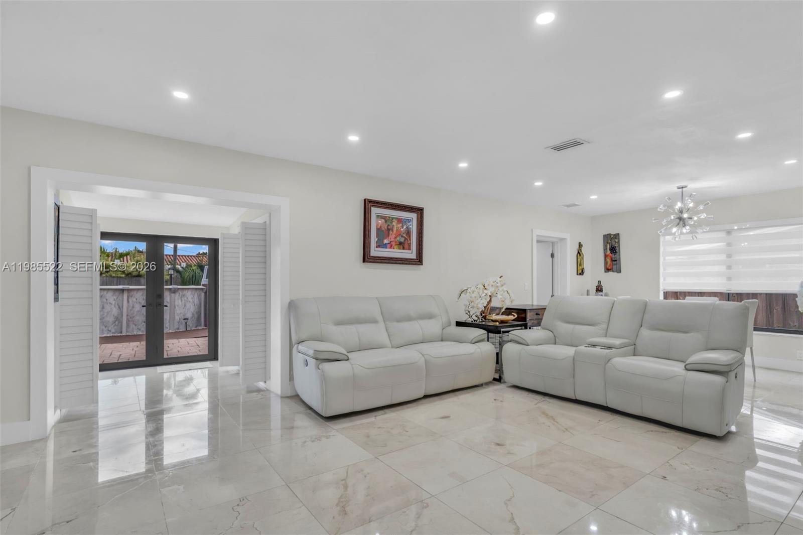 8818 SW 16th St Miami, FL 33165