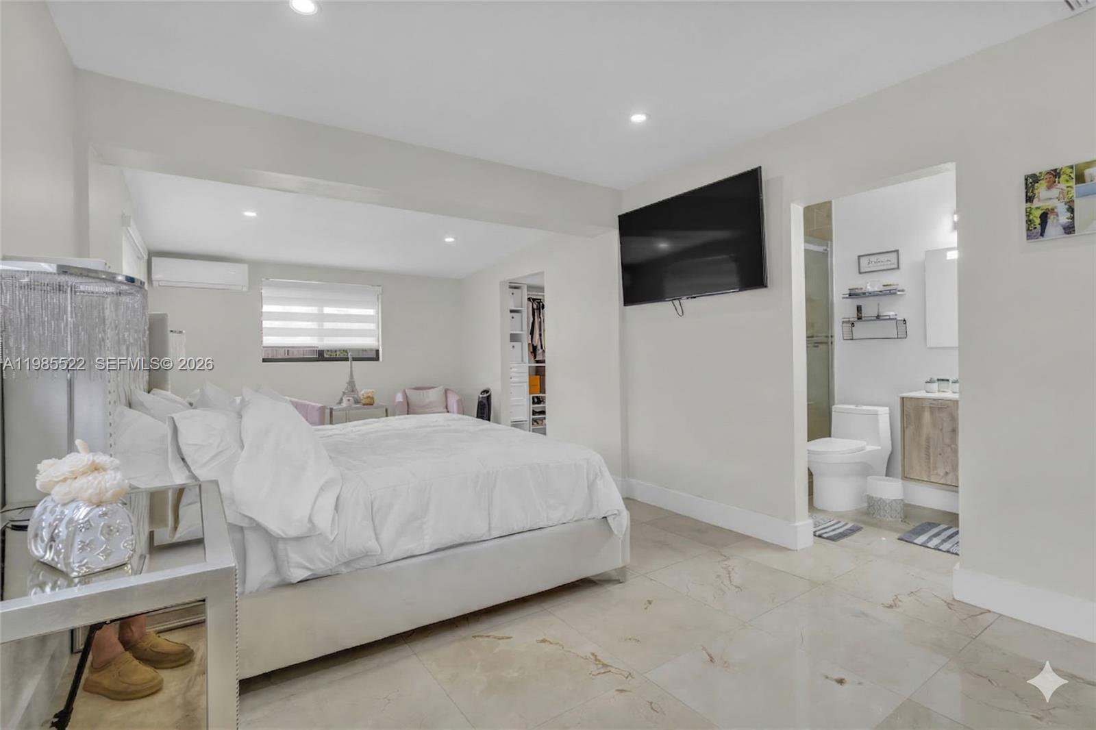 8818 SW 16th St Miami, FL 33165