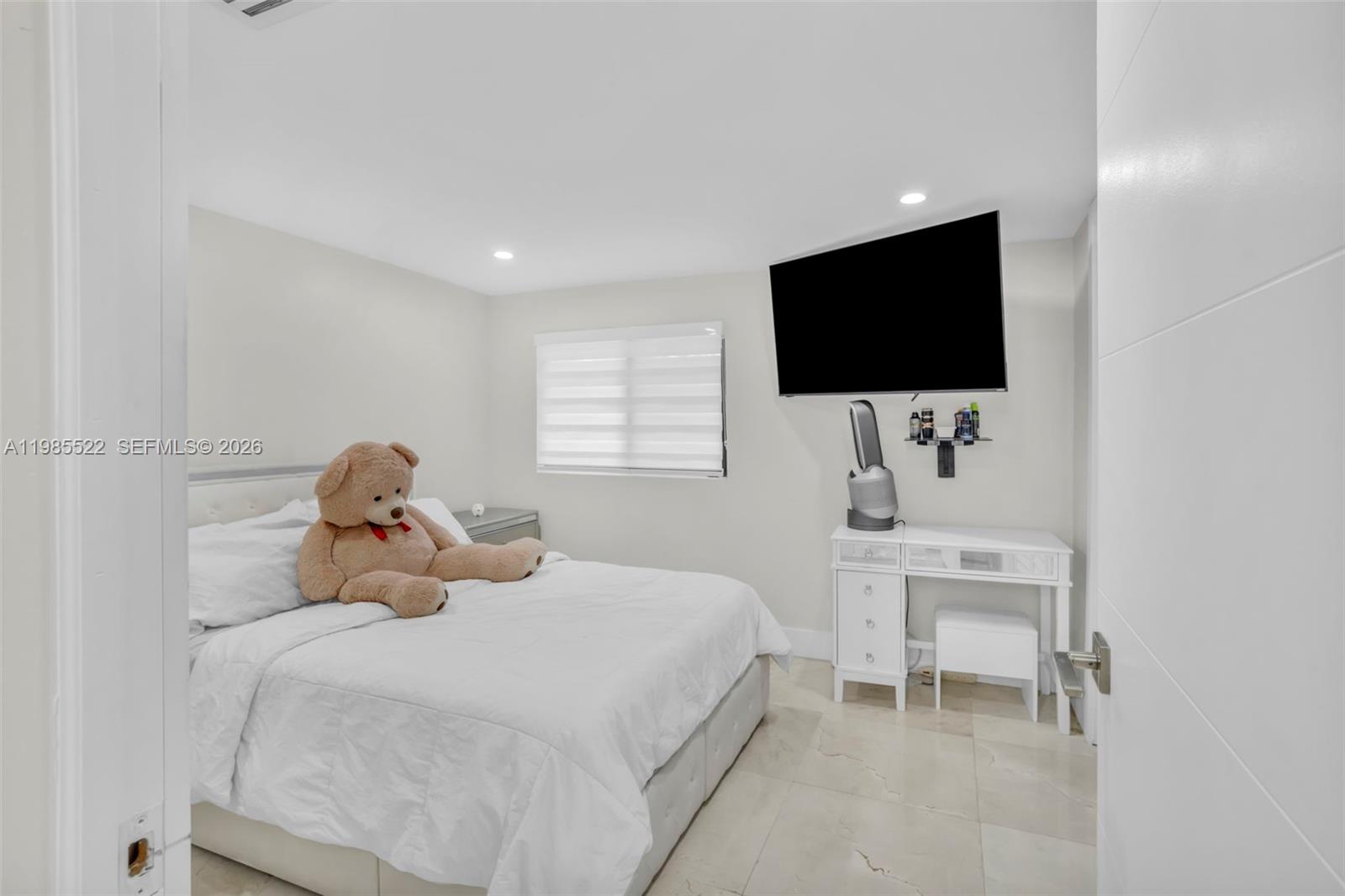 8818 SW 16th St Miami, FL 33165