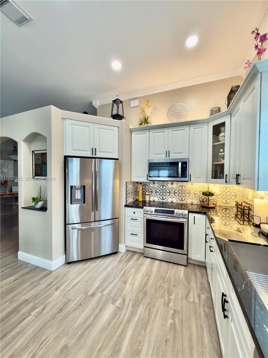 2319 NW 193rd Ave Pembroke Pines, FL 33029