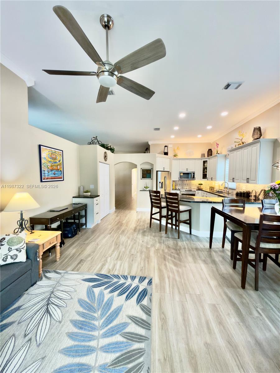 2319 NW 193rd Ave Pembroke Pines, FL 33029