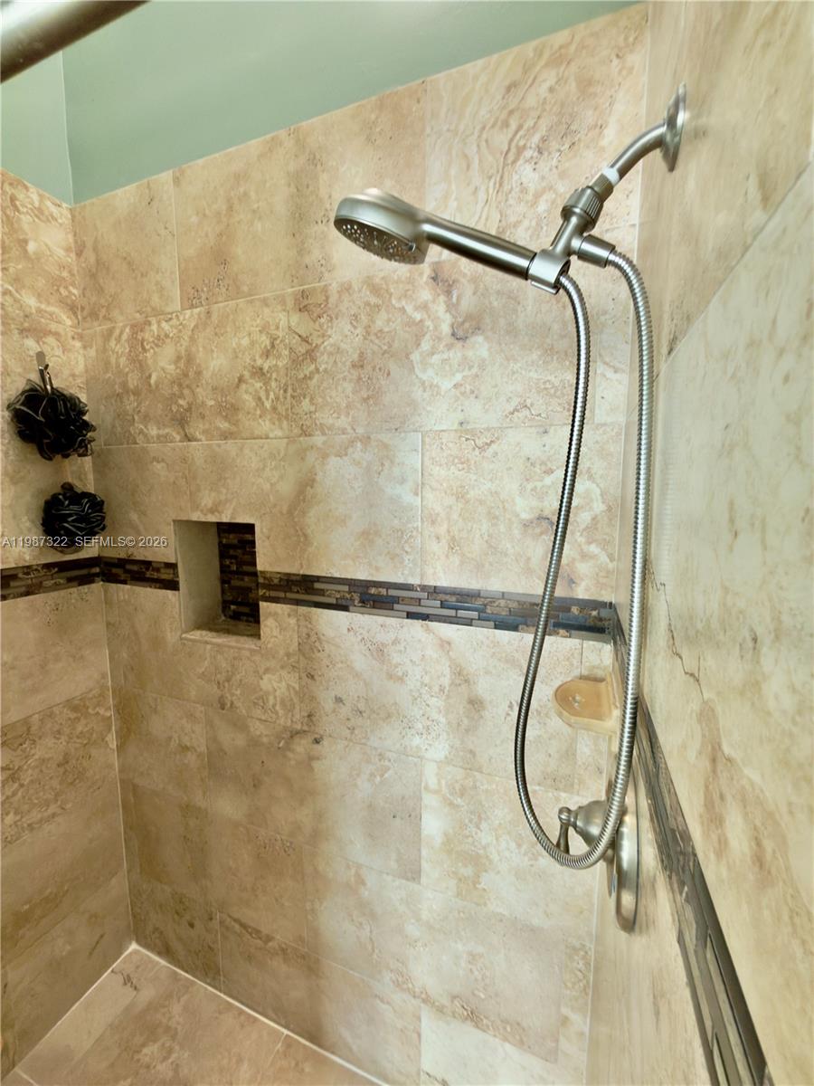 2319 NW 193rd Ave Pembroke Pines, FL 33029