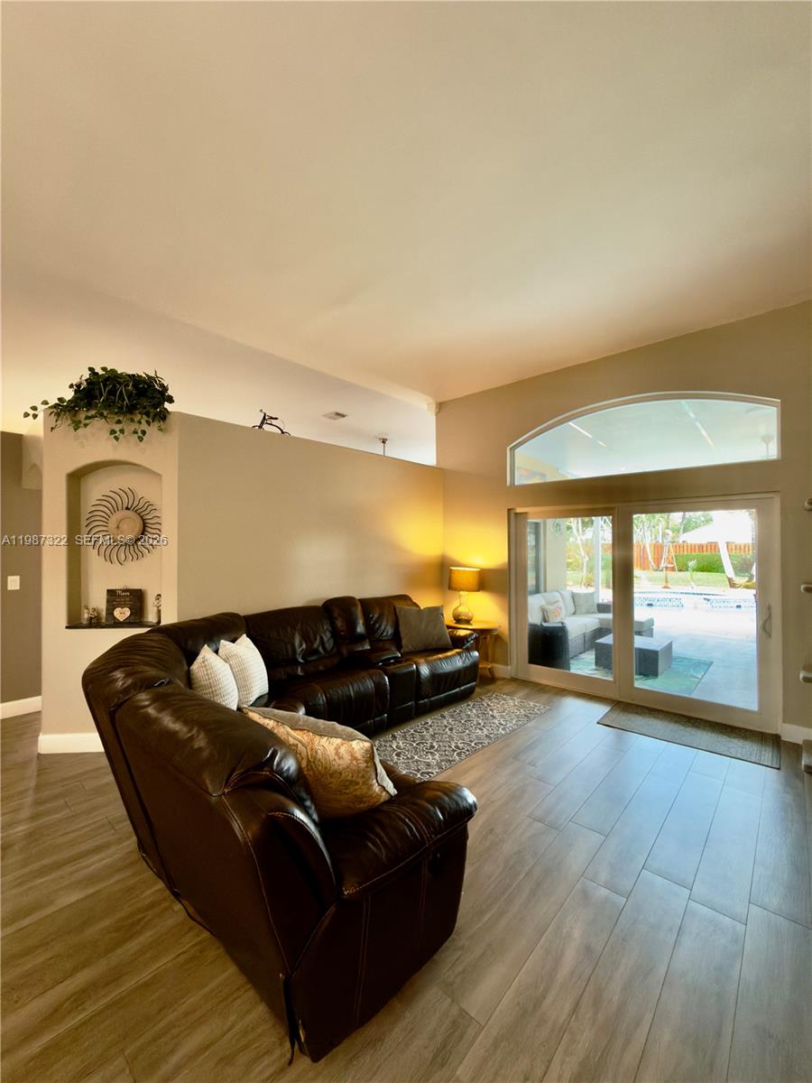 2319 NW 193rd Ave Pembroke Pines, FL 33029