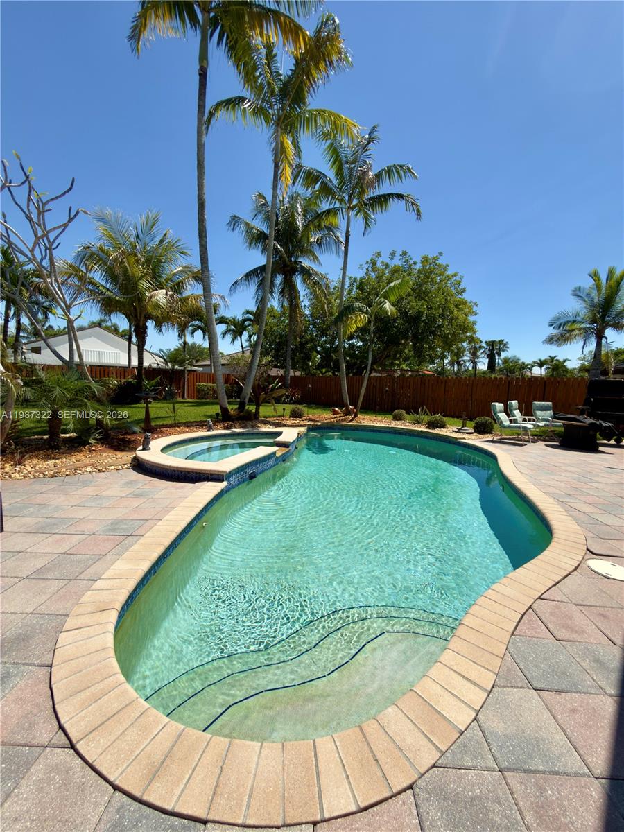 2319 NW 193rd Ave Pembroke Pines, FL 33029