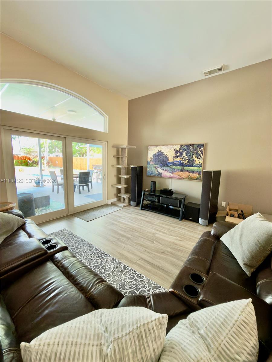 2319 NW 193rd Ave Pembroke Pines, FL 33029