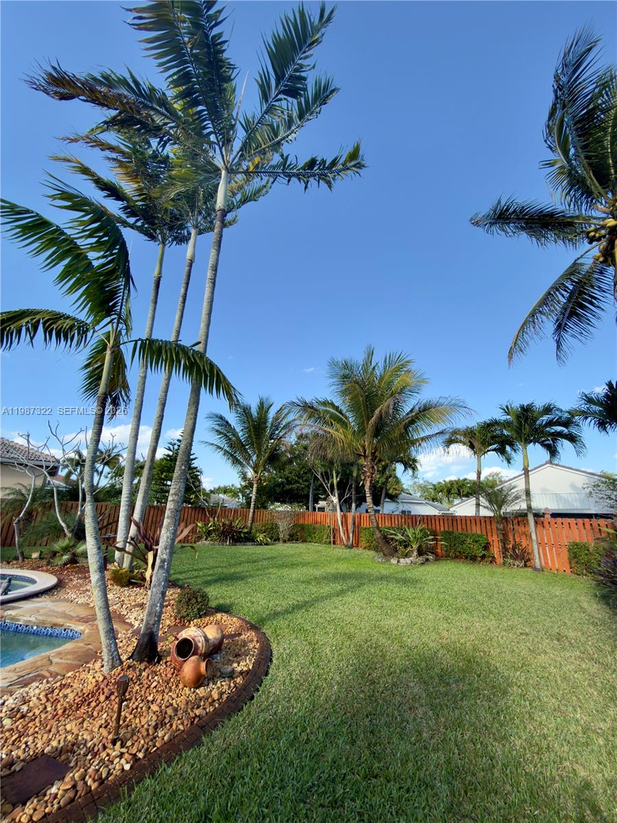 2319 NW 193rd Ave Pembroke Pines, FL 33029