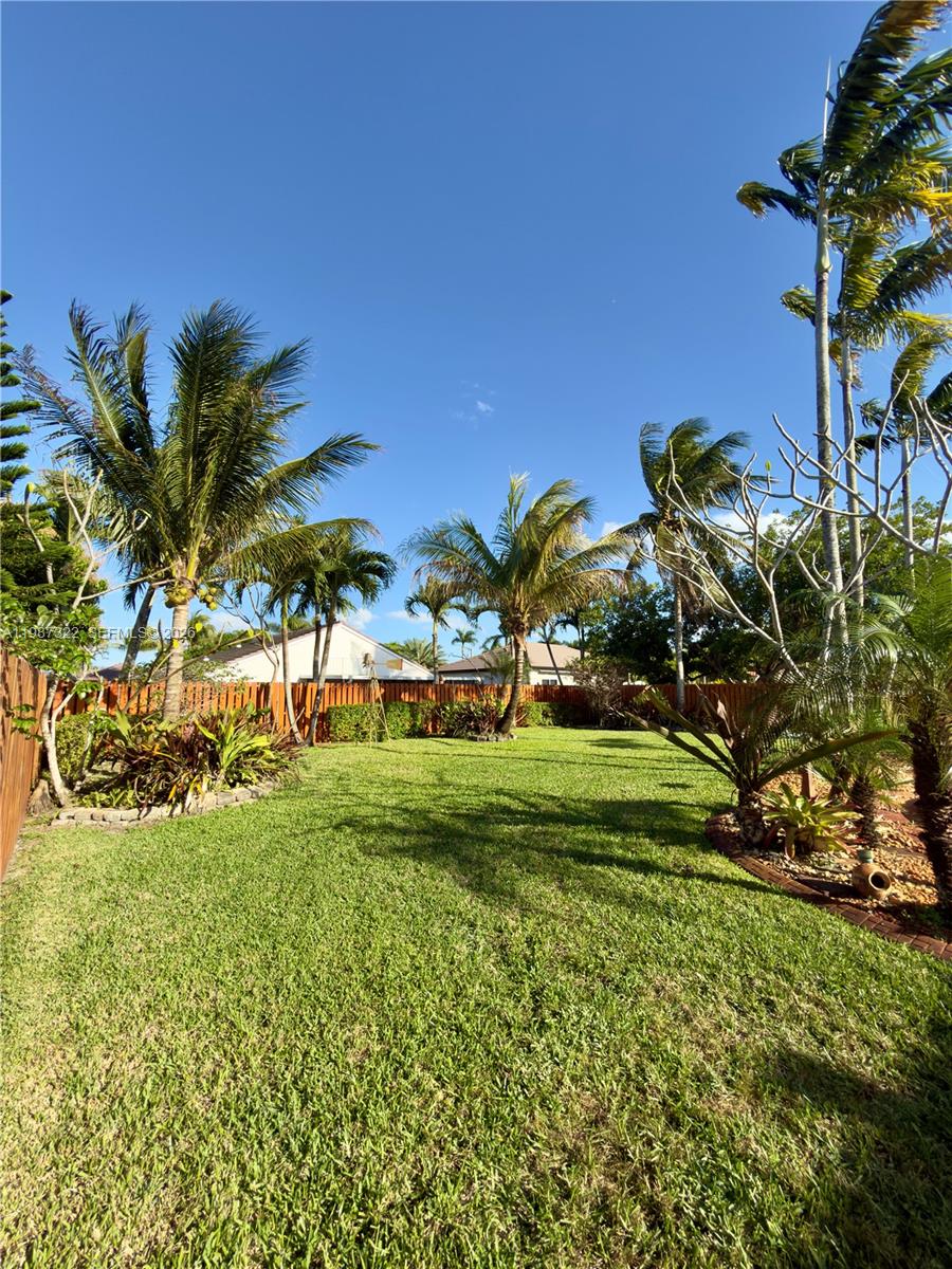 2319 NW 193rd Ave Pembroke Pines, FL 33029