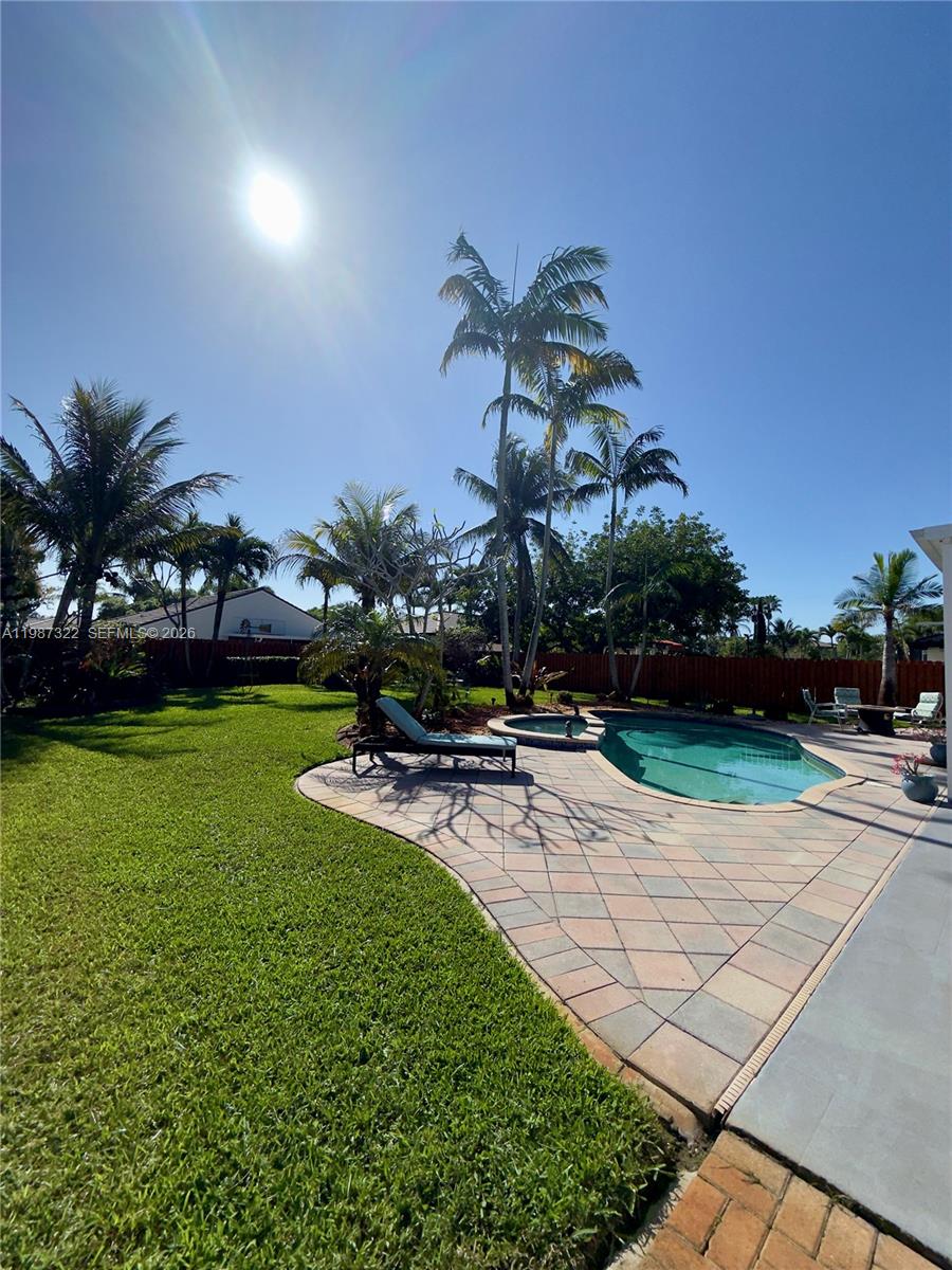 2319 NW 193rd Ave Pembroke Pines, FL 33029