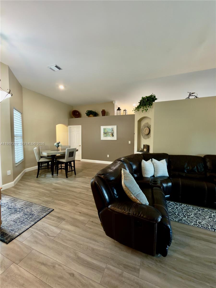 2319 NW 193rd Ave Pembroke Pines, FL 33029