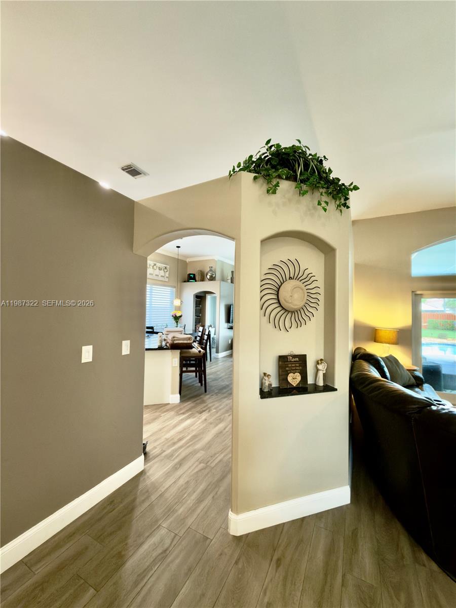 2319 NW 193rd Ave Pembroke Pines, FL 33029