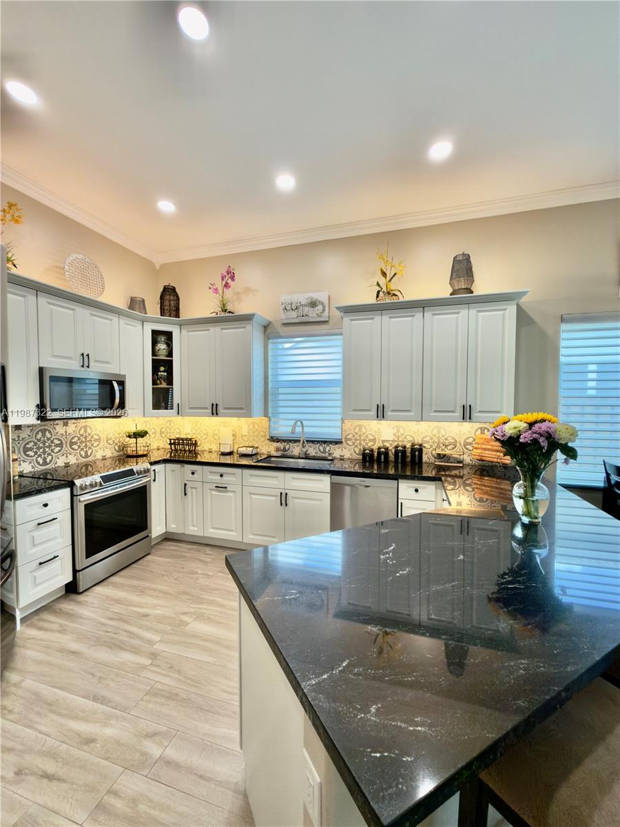 2319 NW 193rd Ave Pembroke Pines, FL 33029