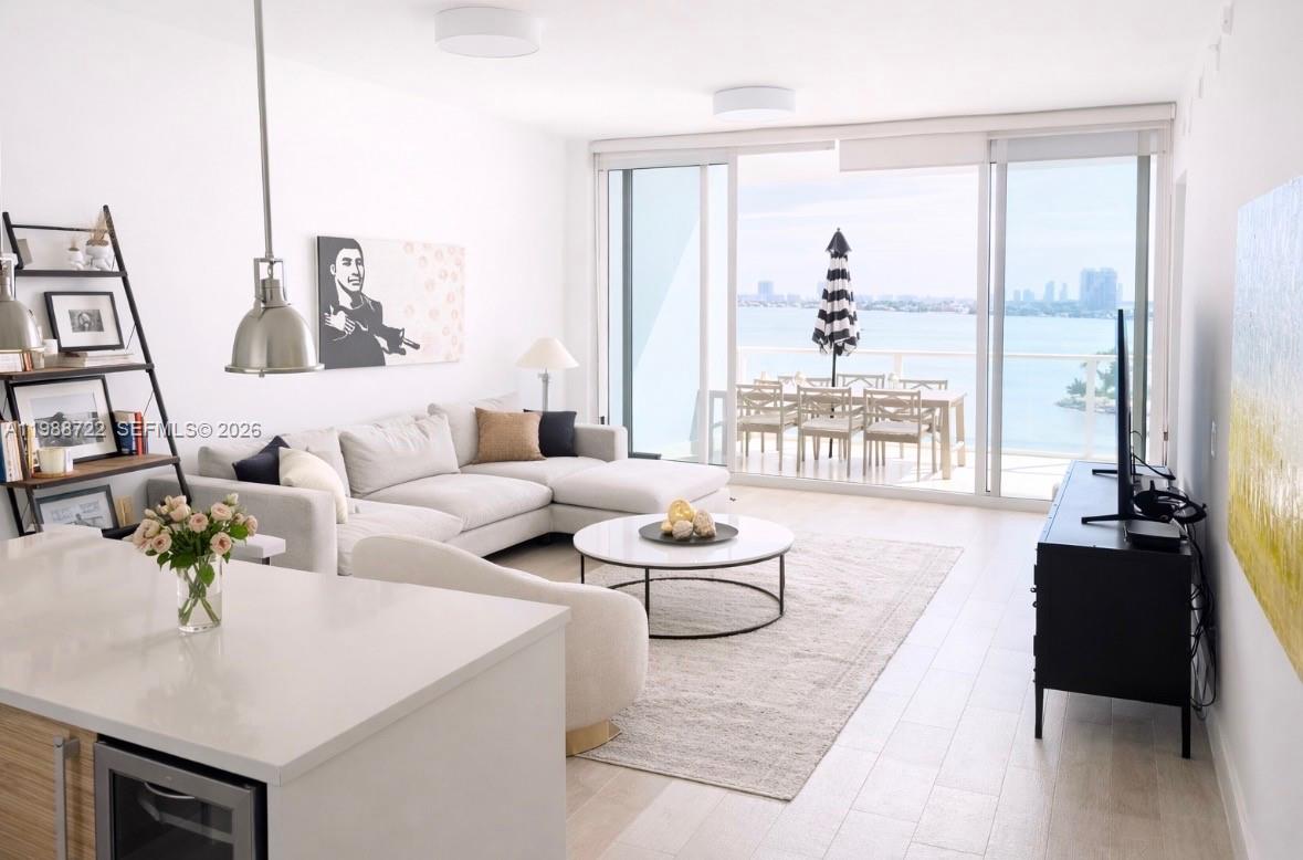 image Paramount Bay1