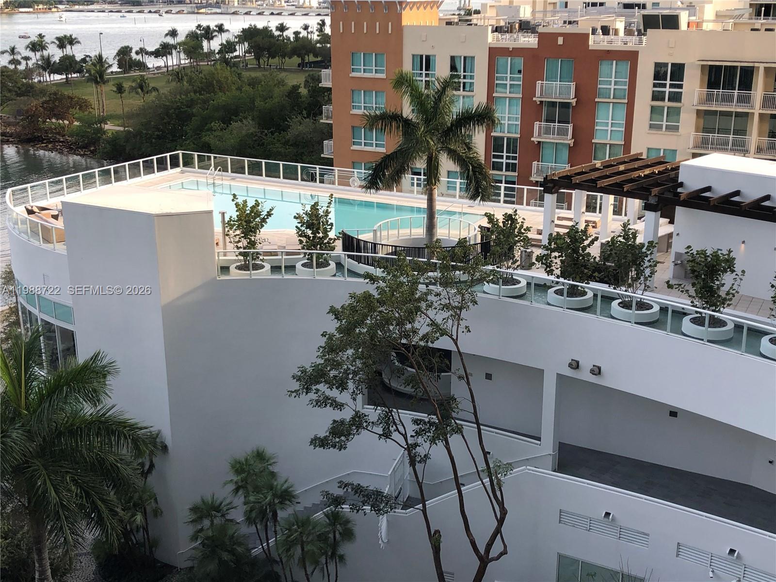 image Paramount Bay21