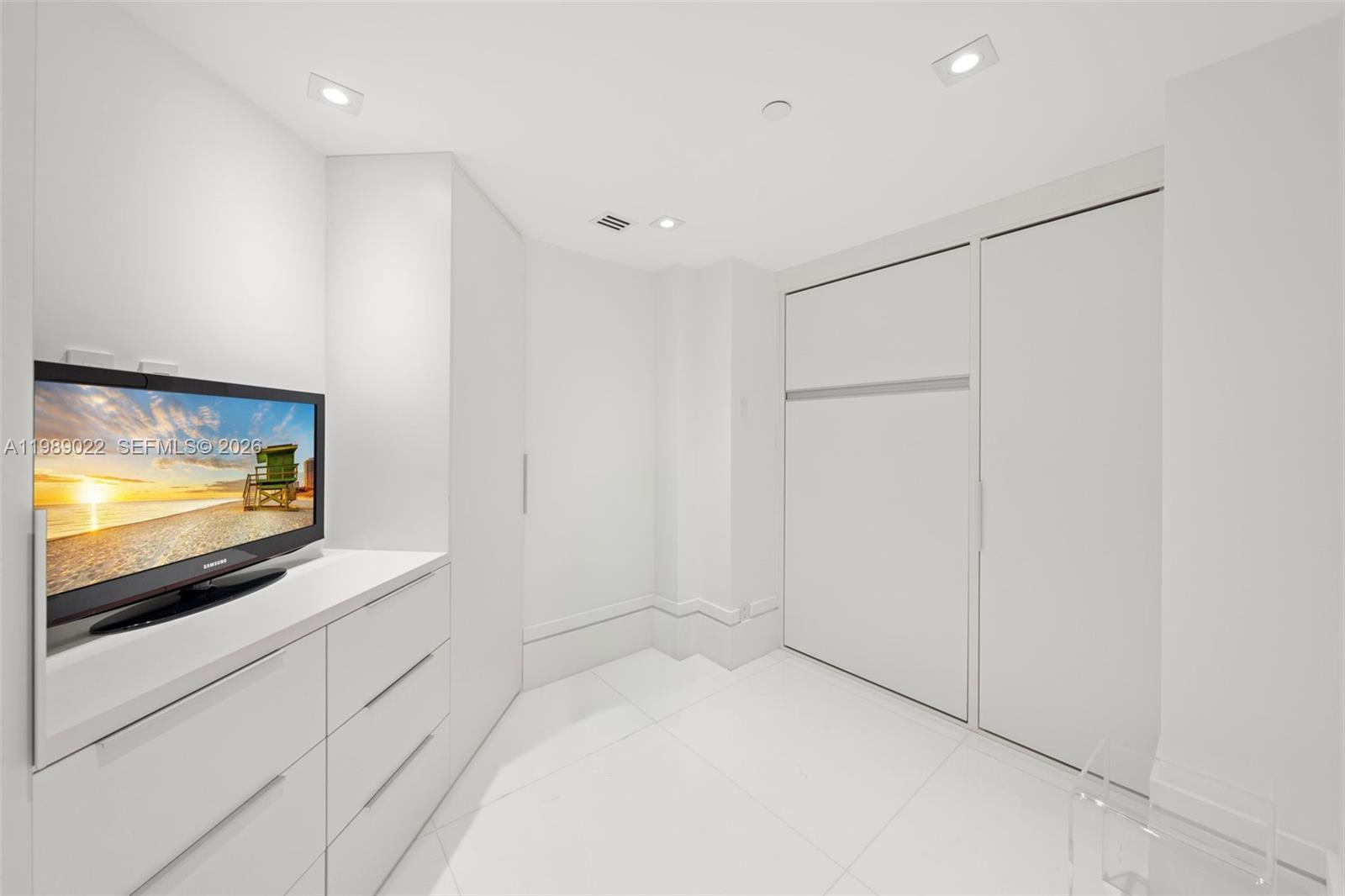 9999 Collins Ave #11J Bal Harbour, FL 33154