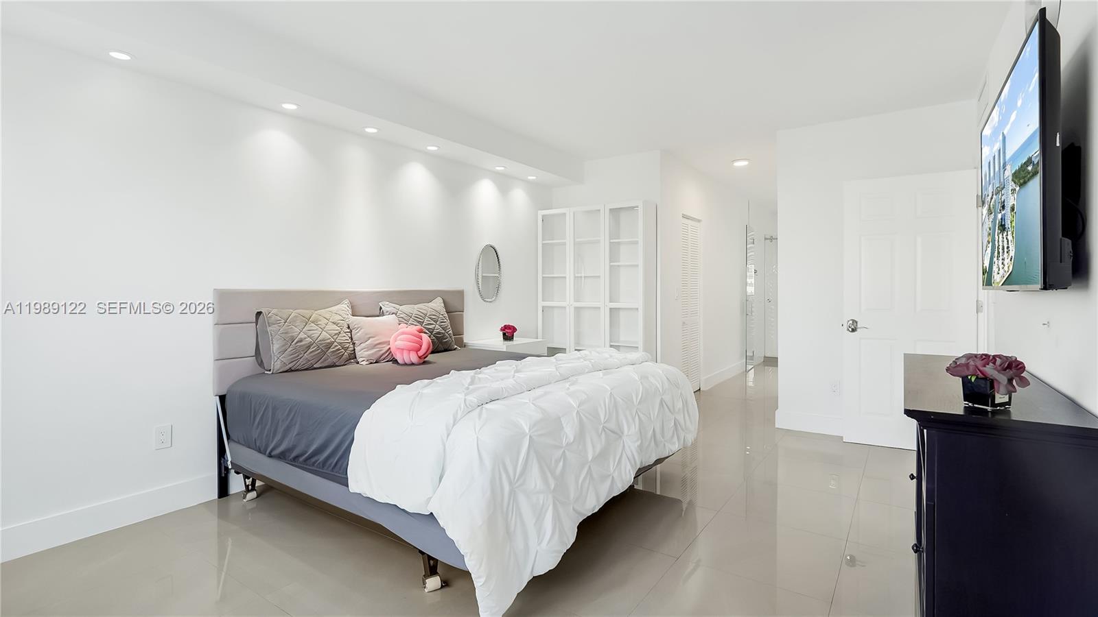 image Arlen House Condo18