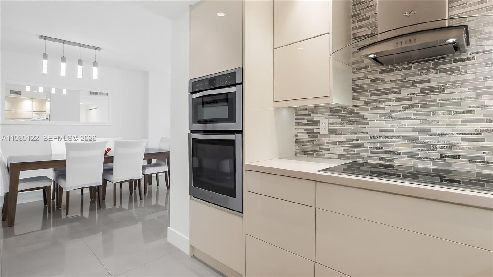 image Arlen House Condo6