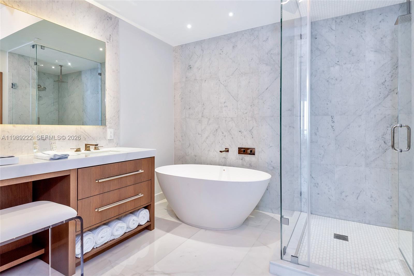 100 S Pointe Dr #708 Miami Beach, FL 33139