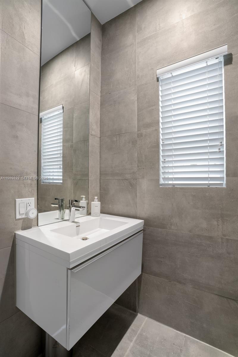 1310 Flamingo Way Miami Beach, FL 33139