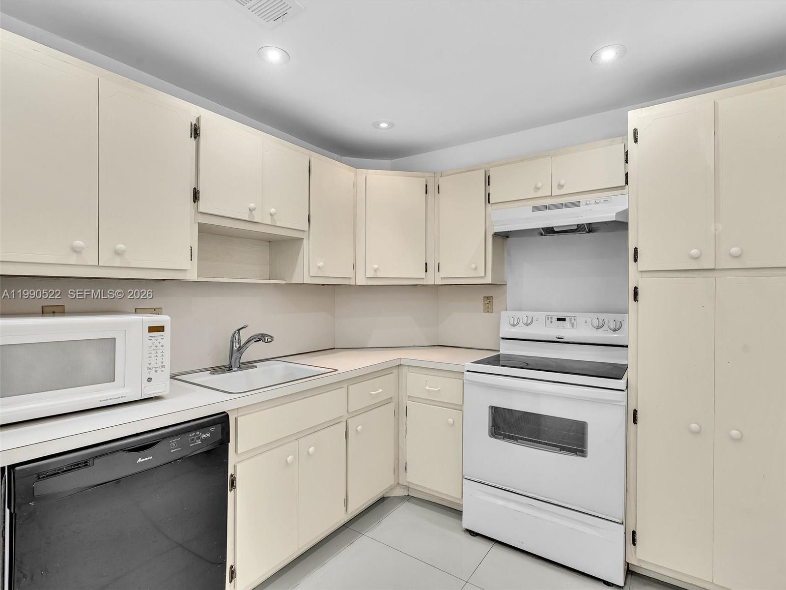 image Arlen House Condo36