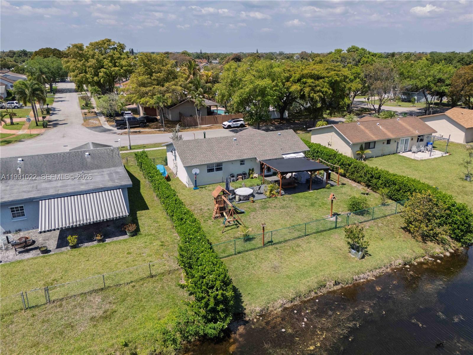 401 NW 83rd Way Pembroke Pines, FL 33024