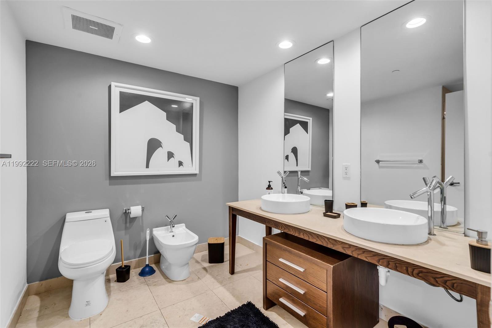 495 Brickell Ave #3708 Miami, FL 33131