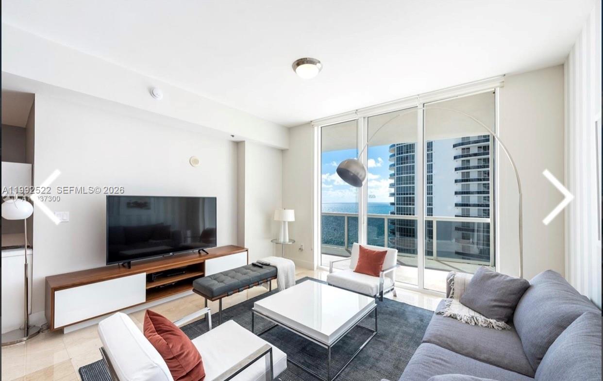 image Trump Tower I8