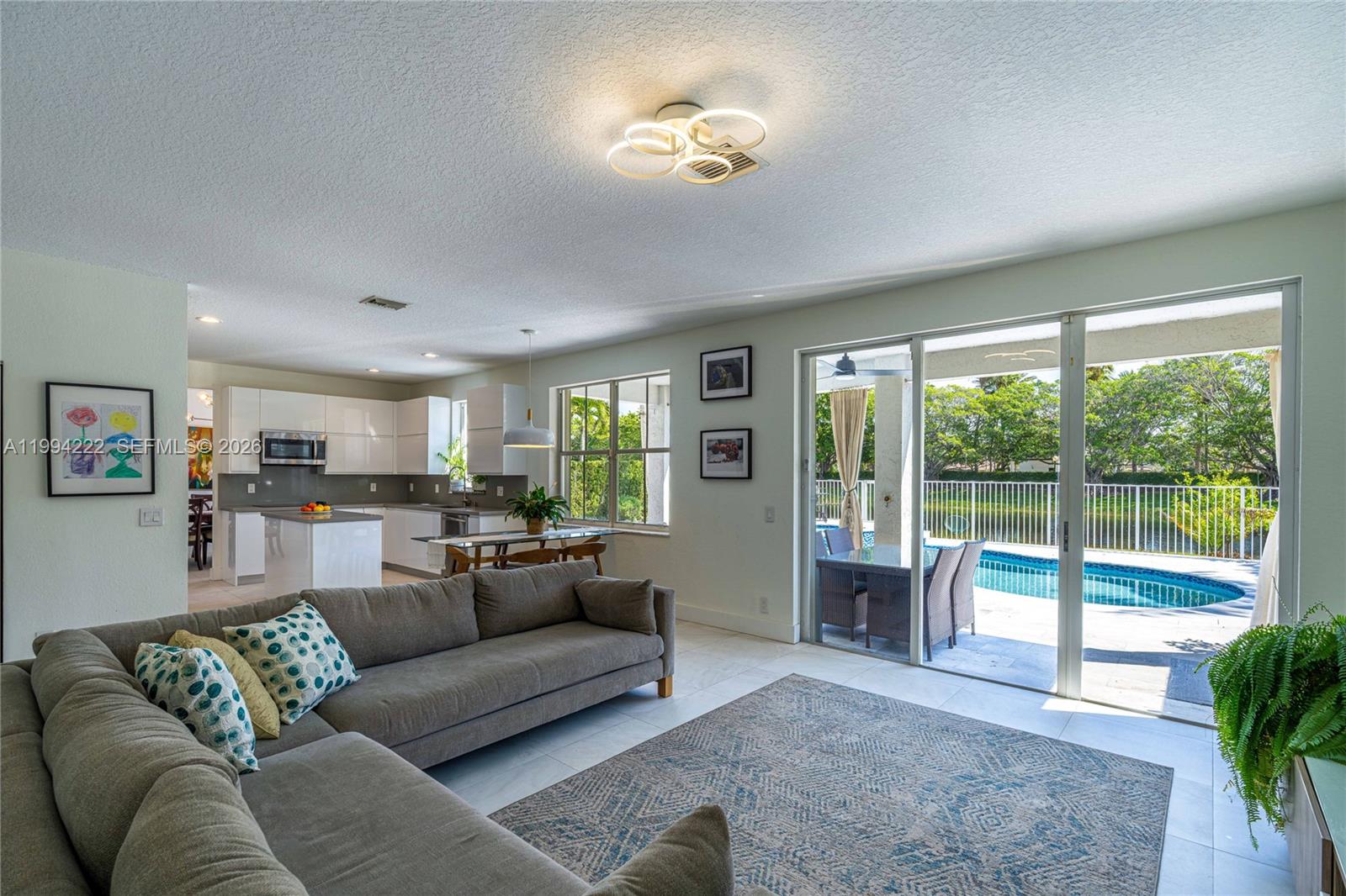 910 Sunflower Cir Weston, FL 33327