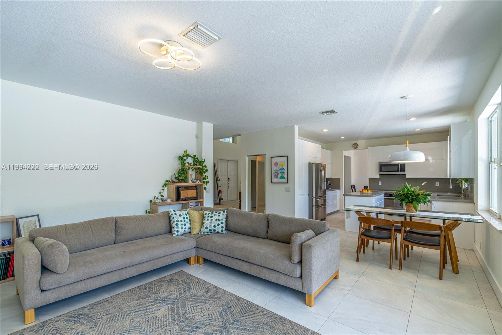 910 Sunflower Cir Weston, FL 33327