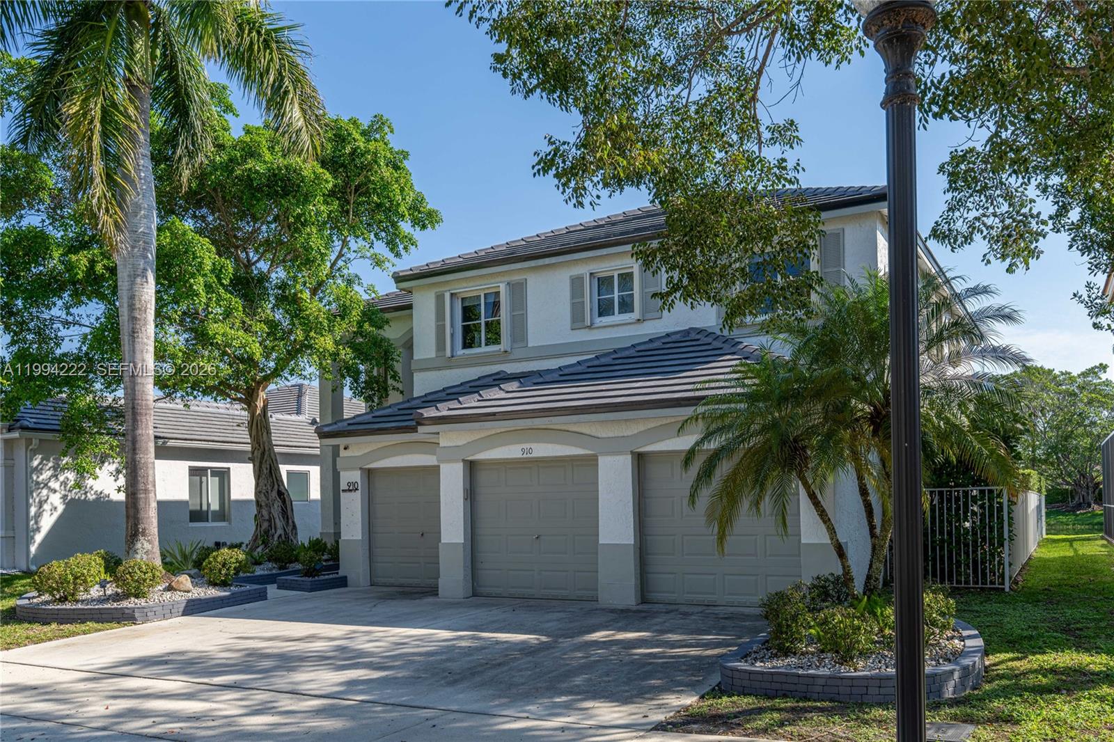 910 Sunflower Cir Weston, FL 33327