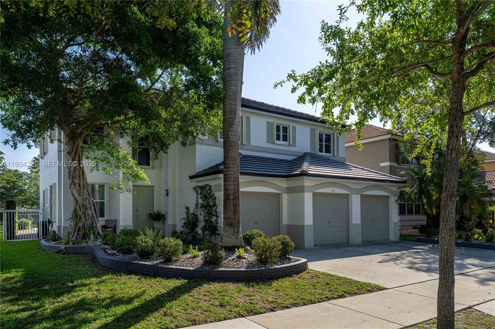 910 Sunflower Cir Weston, FL 33327