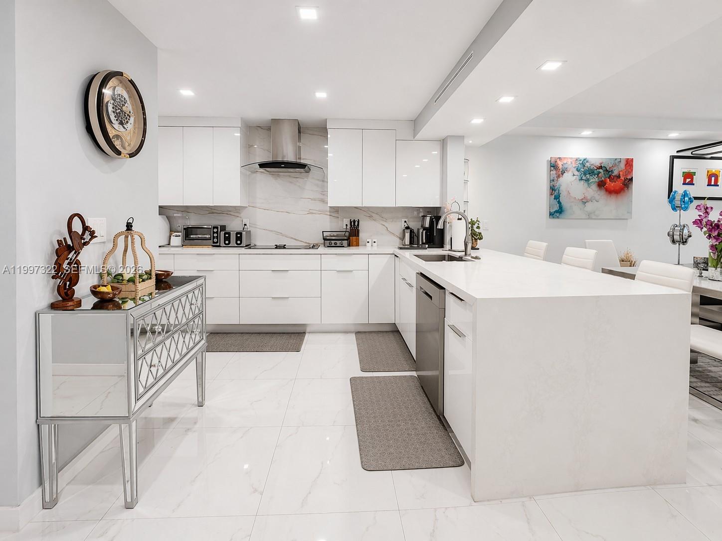 2370 NE 135th St #405 North Miami, FL 33181