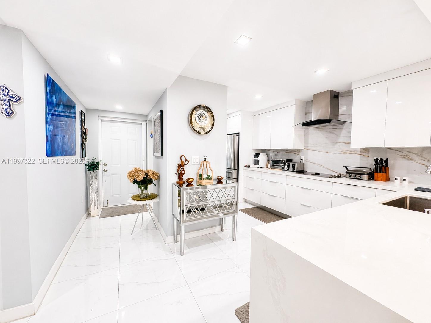 2370 NE 135th St #405 North Miami, FL 33181