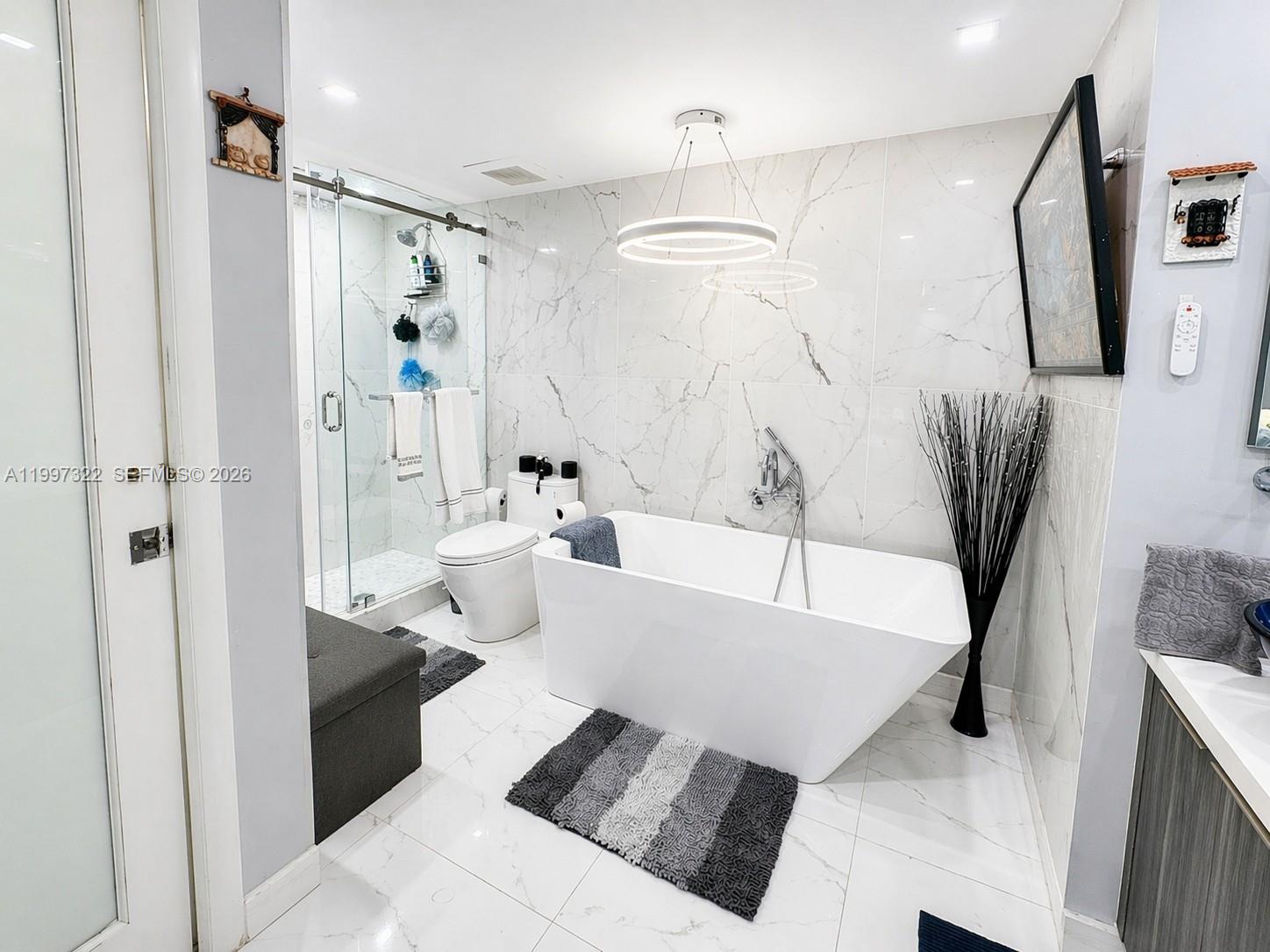 2370 NE 135th St #405 North Miami, FL 33181