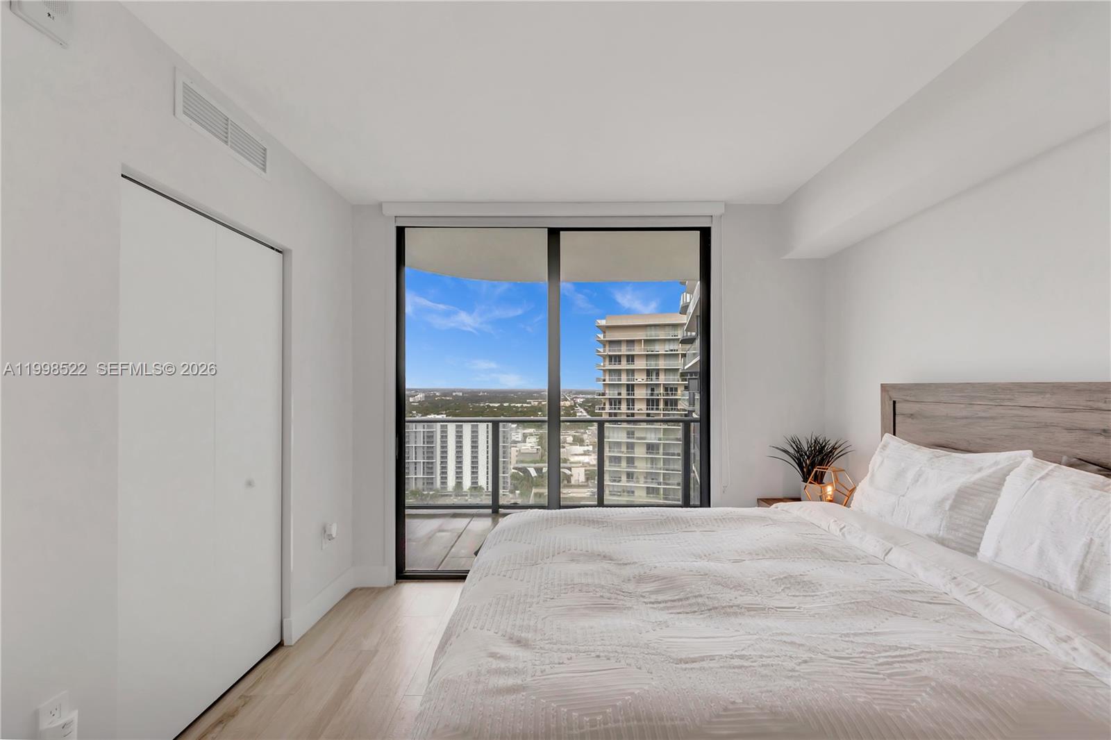 image Hyde Midtown24